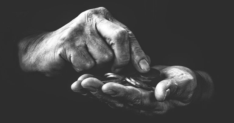 Ajutoare Pensionari 2026: Carduri Alimente și Vouchere Aprilie